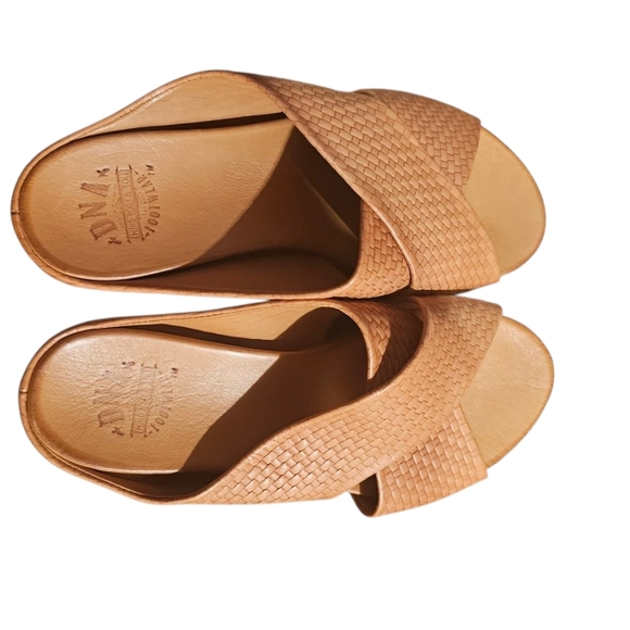 DNA Crossband Sandals In Tan - Picture 5 of 6